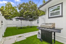 12 min from Brickell/Downtown * Parking * BBQ area - Image 4