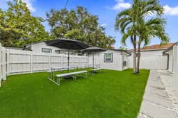 12 min from Brickell/Downtown * Parking * BBQ area - Image 3