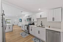 12 min from Brickell/Downtown * Parking * BBQ area - Image 5