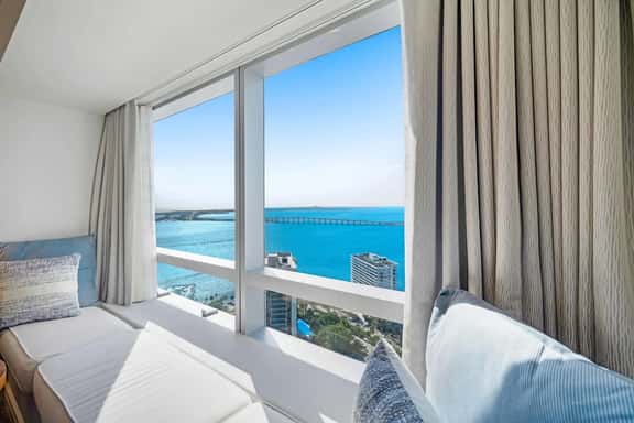 Miami Getaway! 1BR Oasis w Parking & View - Image 1