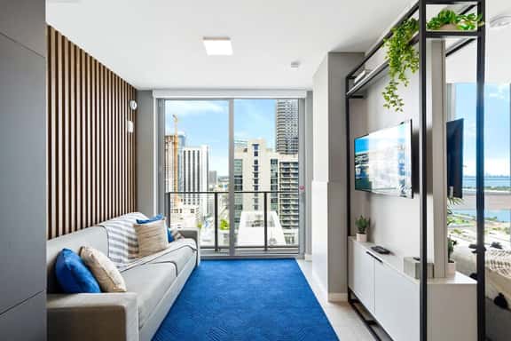 Ocean Views! Studio w Pool Access & Balcony - Image 1
