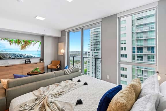 Downtown Miami 1BR Condo with Stunning Ocean Views - Image 1
