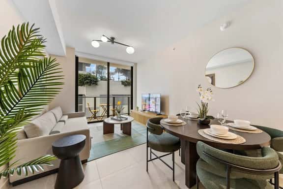The Crosby | King Suite + Rooftop Pool - Image 1