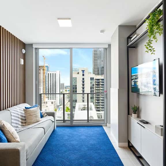 Ocean Views! Studio w Pool Access & Balcony - Image 1