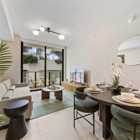 The Crosby | King Suite + Rooftop Pool - Image 1