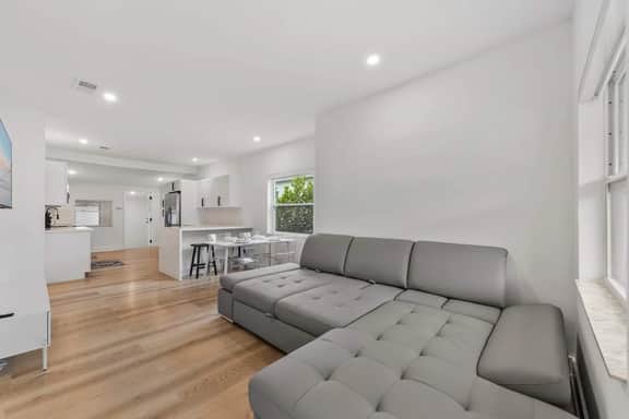 12 min from Brickell/Downtown * Parking * BBQ area - Image 2