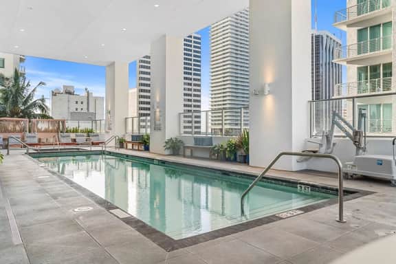 Pool, Views 1BR Downtown Condo near Bayfront Park - Image 2